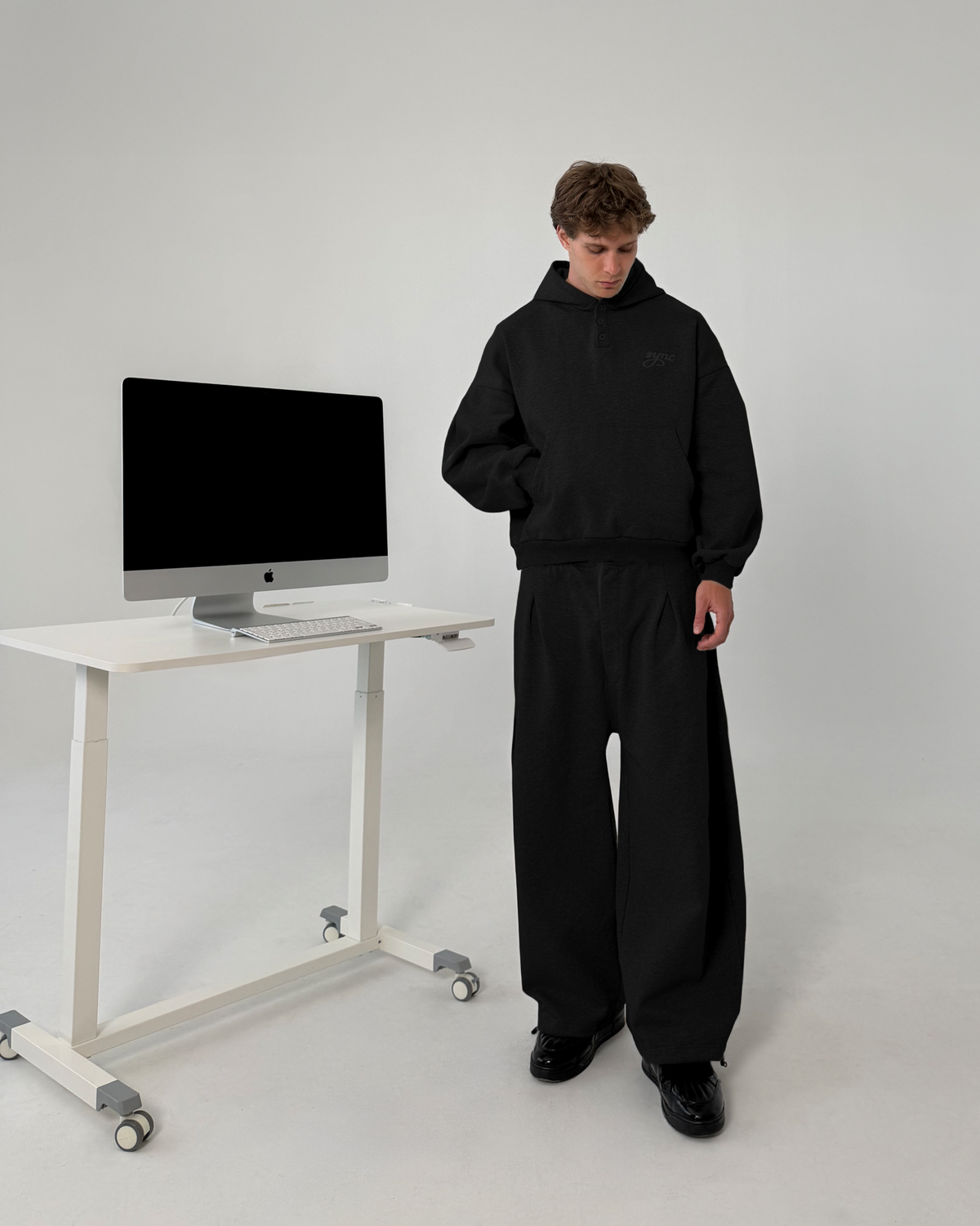 BLACK PLEATED HOODIE